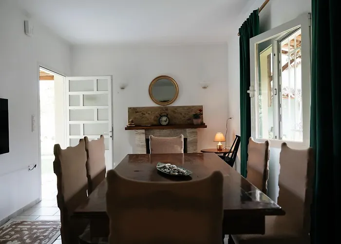 Artemis 招待所 3*